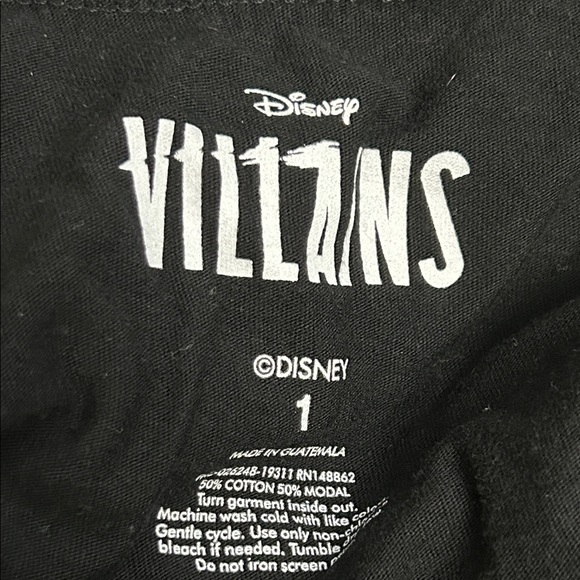 Torrid Disney Women's Black Villains Graphic cold shoulder Top sz 1 (1X) - Picture 3 of 3